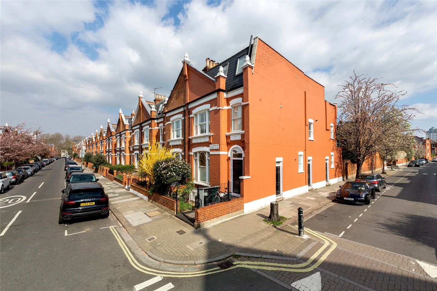 Flat Quarrendon Street in Greater London