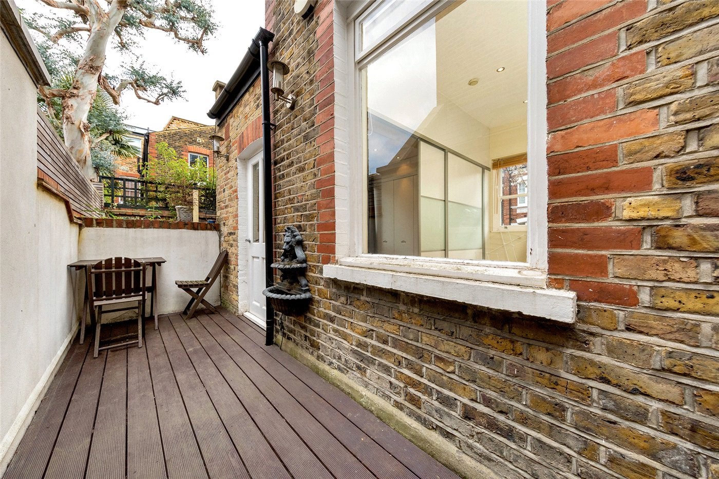 Flat Quarrendon Street in Greater London