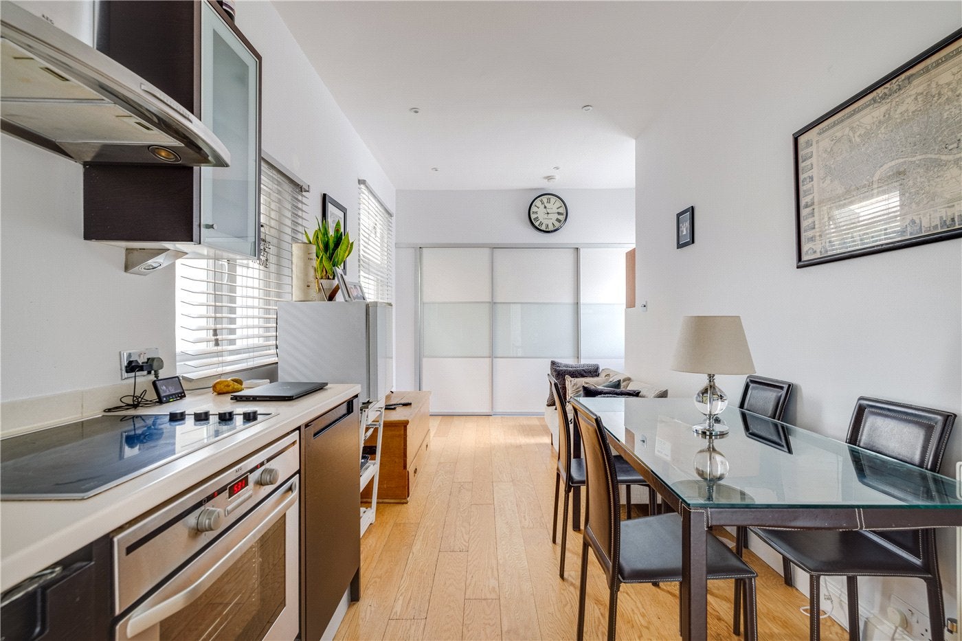 Flat Quarrendon Street in Greater London