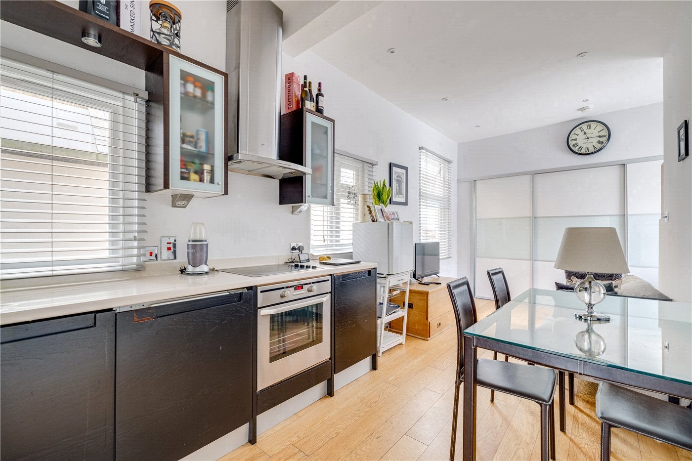 Flat Quarrendon Street in Greater London