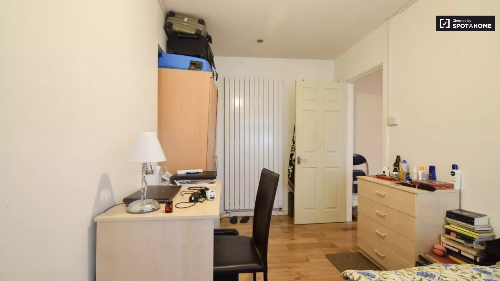 Flat Magdalen Street in Greater London