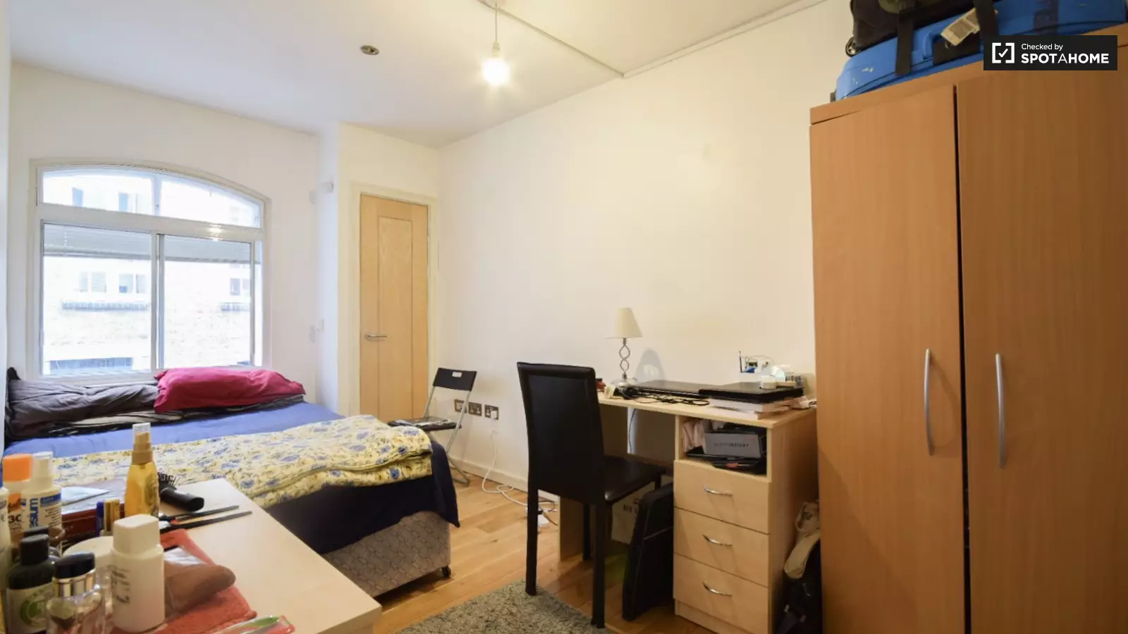 Flat Magdalen Street in Greater London