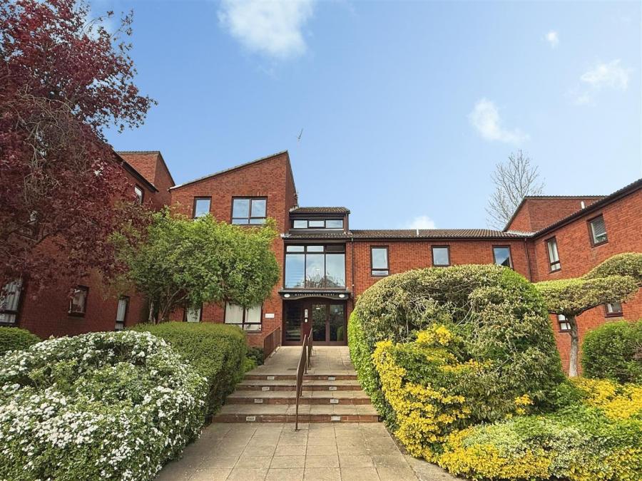 Flat Hanham Road in Wimborne Minster