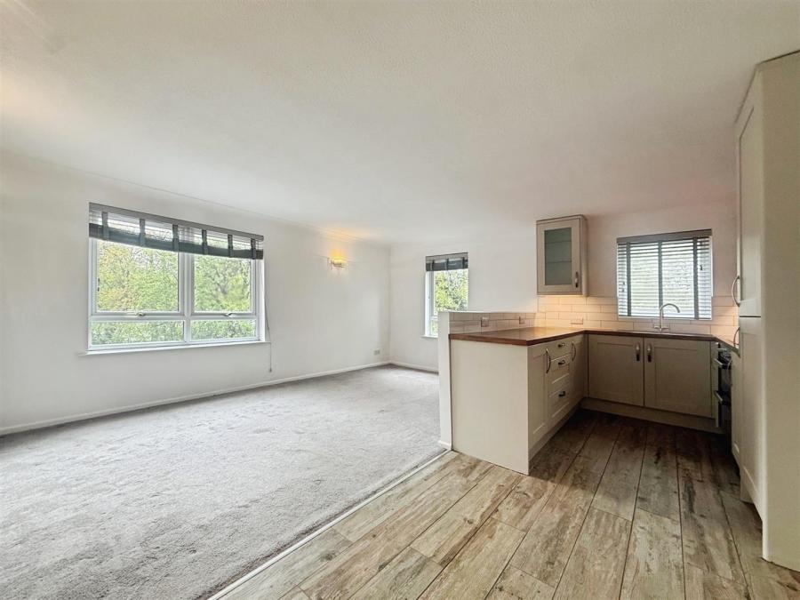 Flat Hanham Road in Wimborne Minster