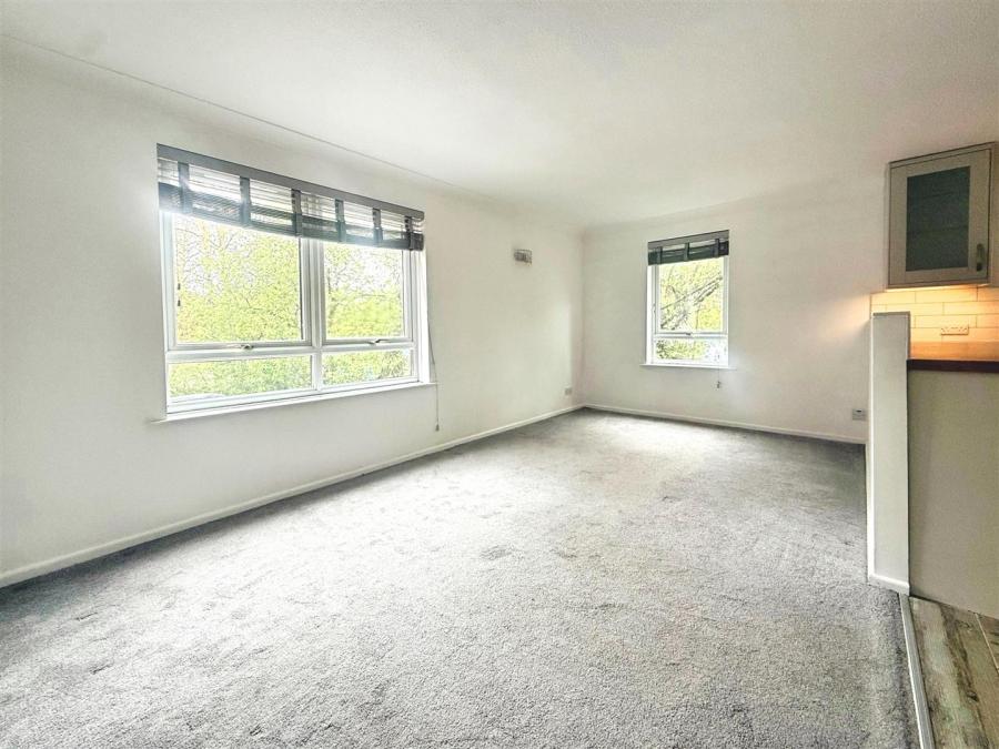 Flat Hanham Road in Wimborne Minster