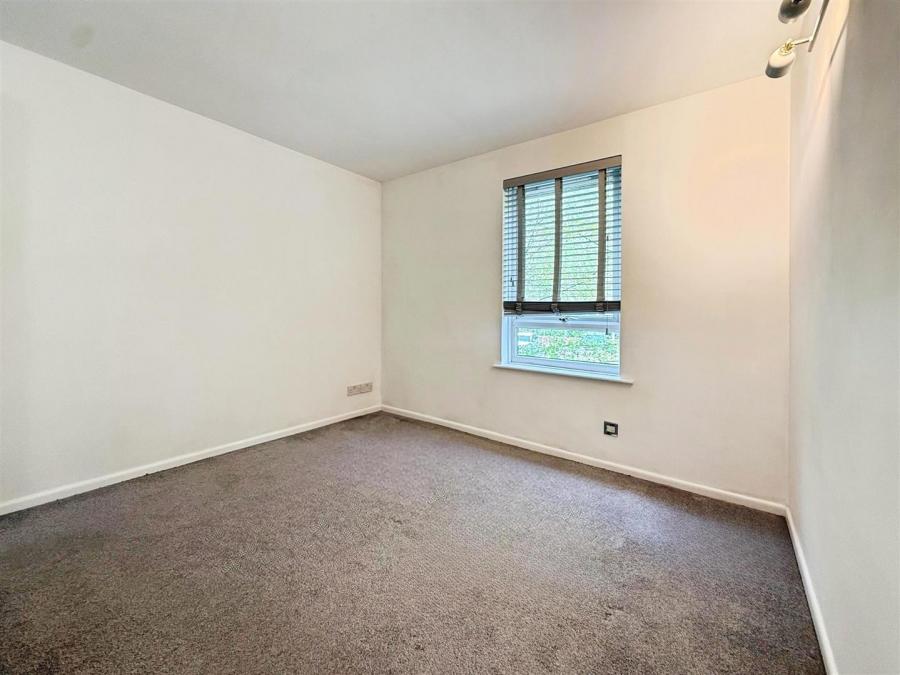 Flat Hanham Road in Wimborne Minster