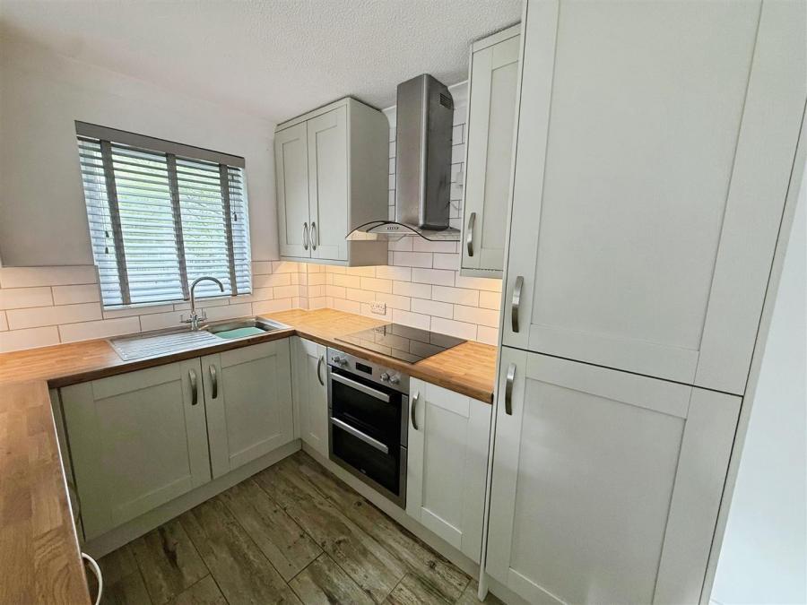 Flat Hanham Road in Wimborne Minster