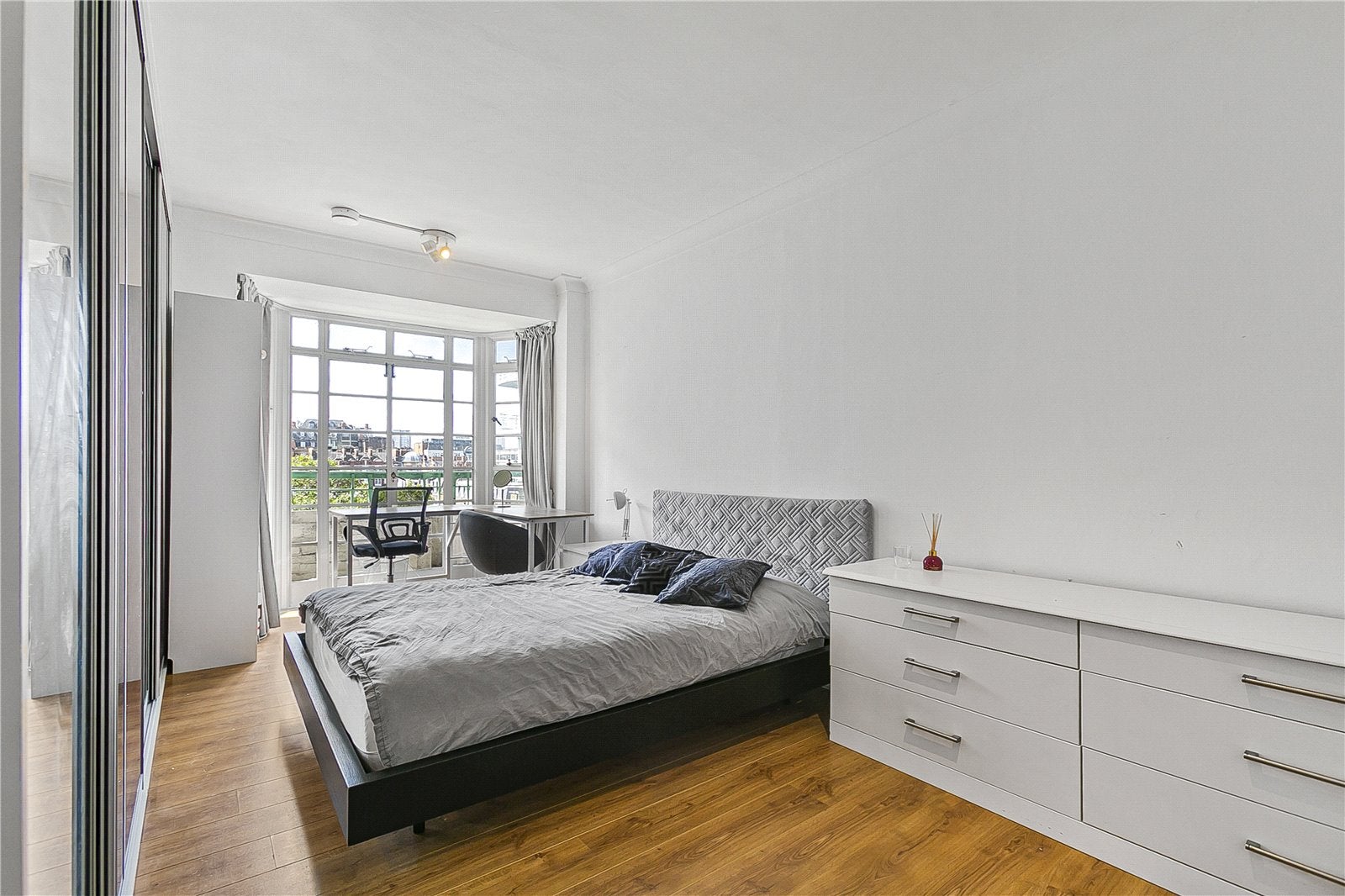 Flat Bickenhall Street in City of Westminster