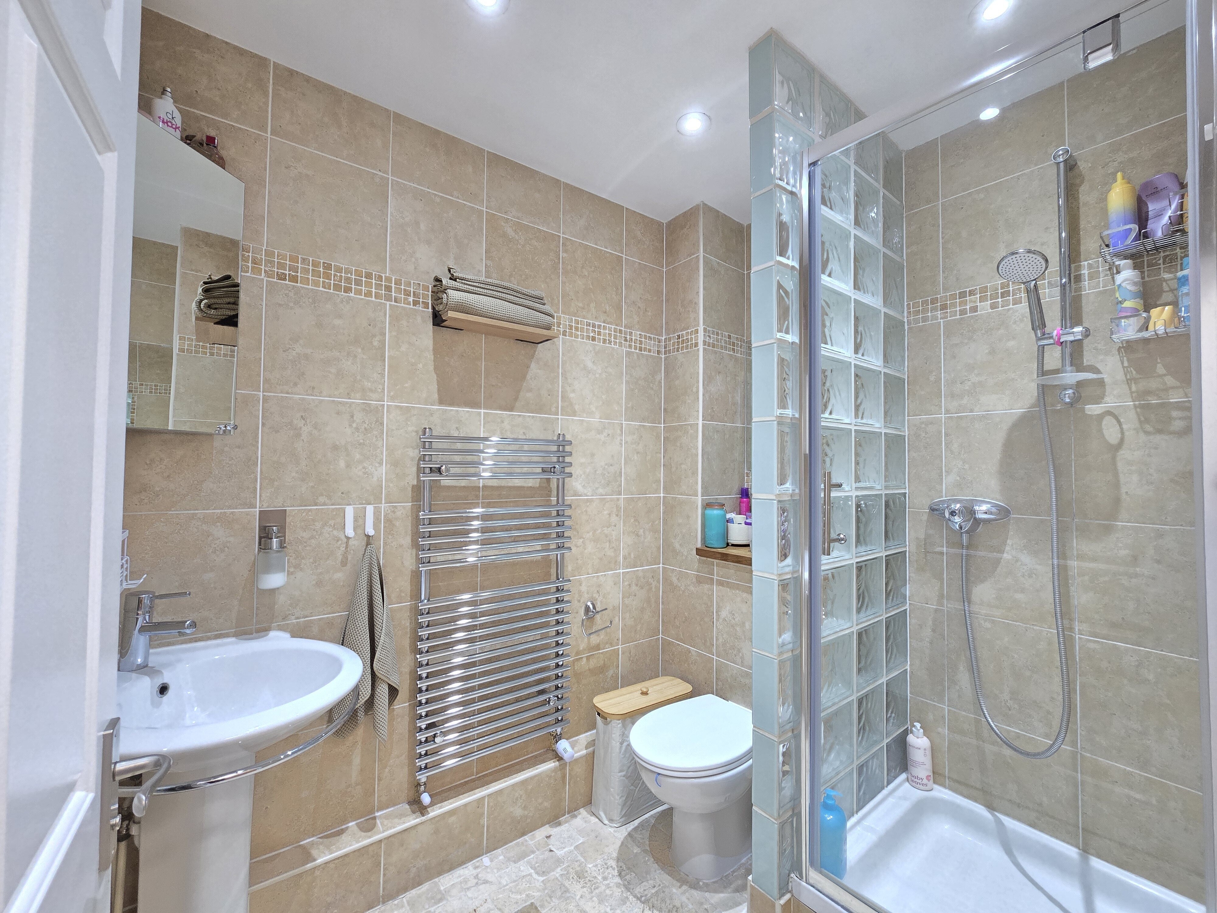 Flat Pickard Close in Greater London