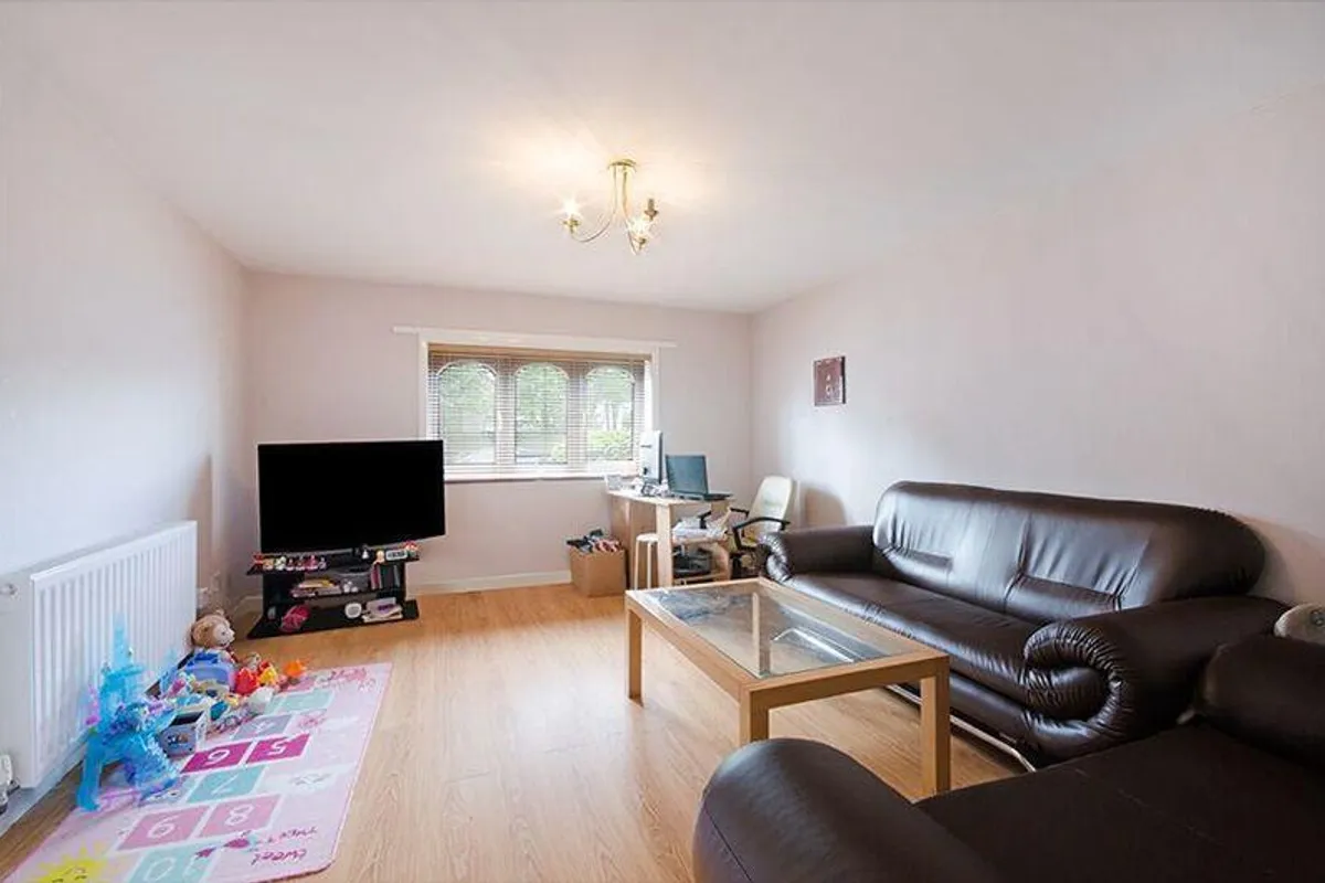 Flat Dale Grove in Greater London