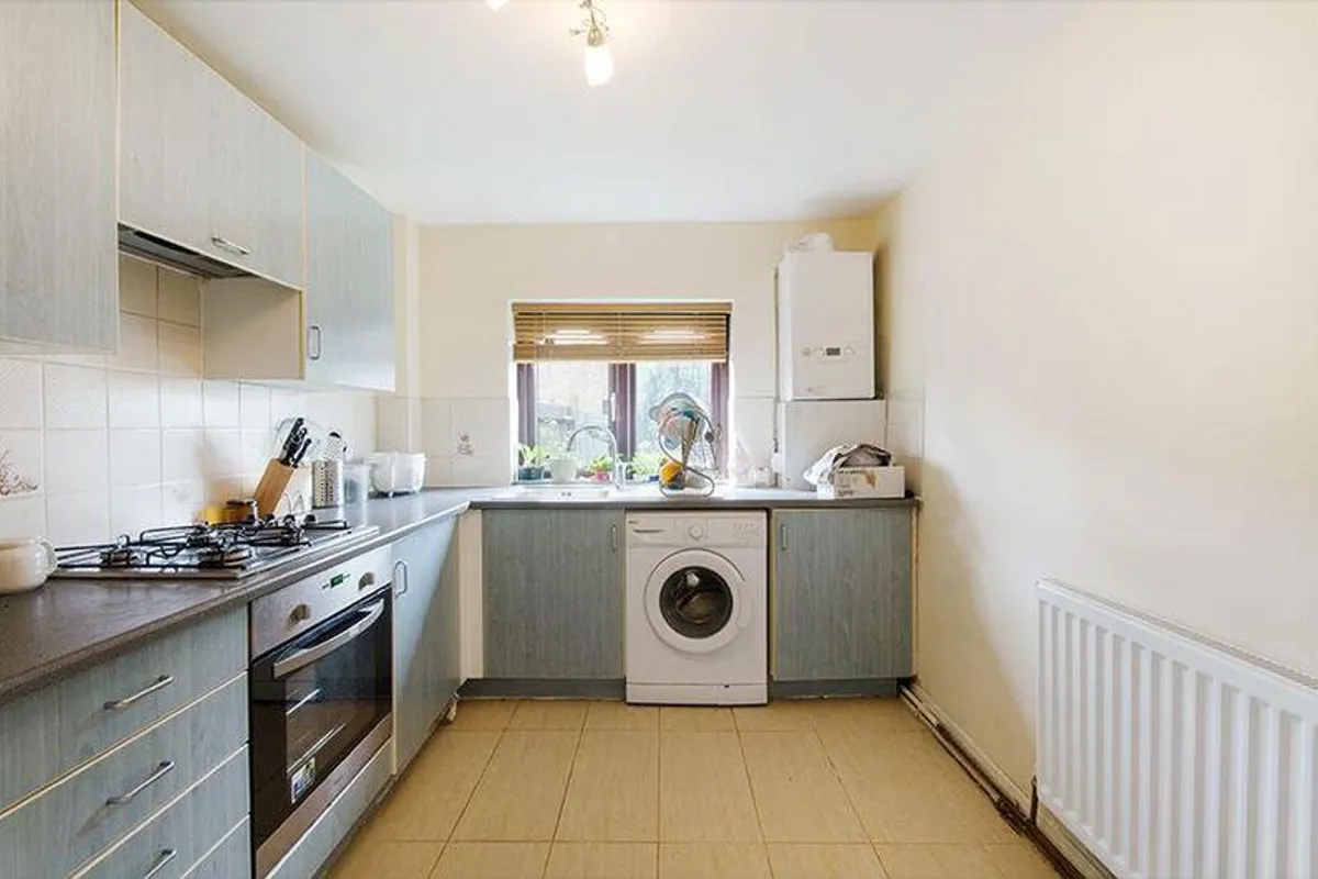 Flat Dale Grove in Greater London
