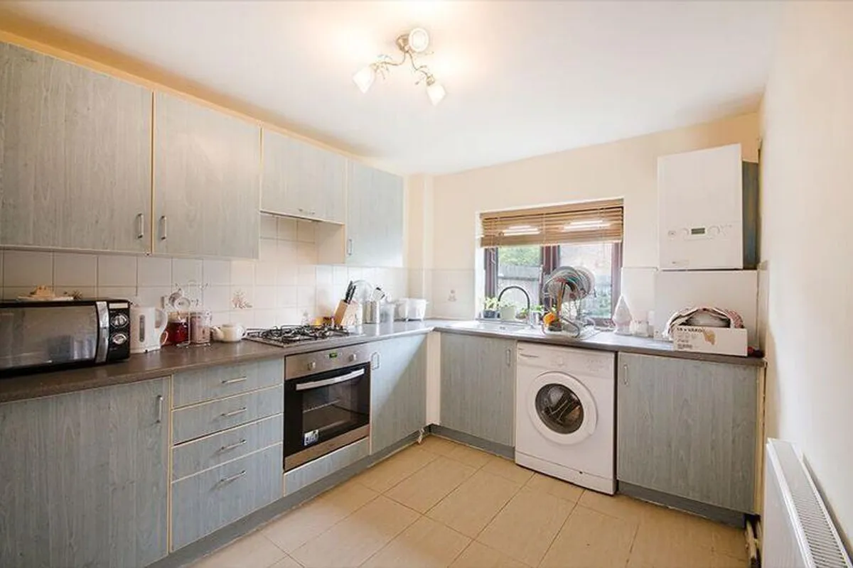 Flat Dale Grove in Greater London