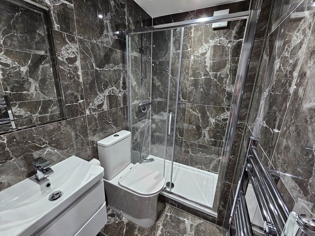 Room Thatcher Close in Greater London