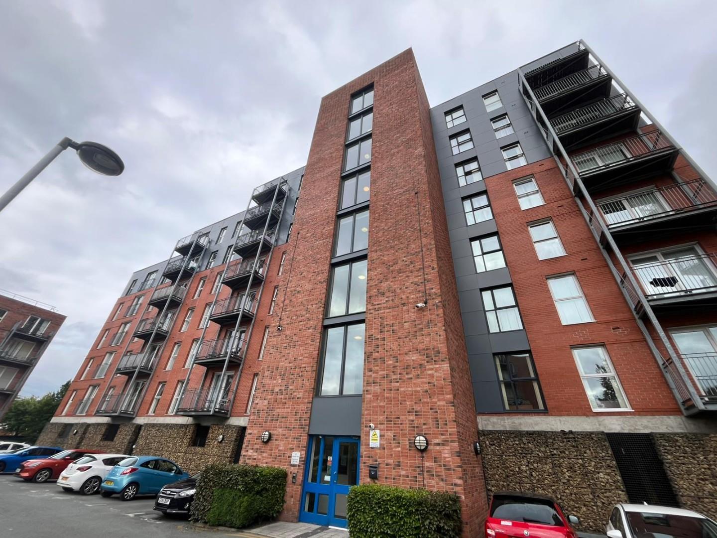 Flat Stillwater Drive in Manchester