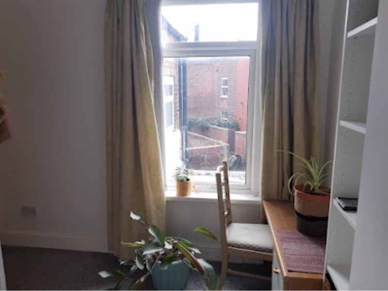 Room Gorton Lane in Manchester