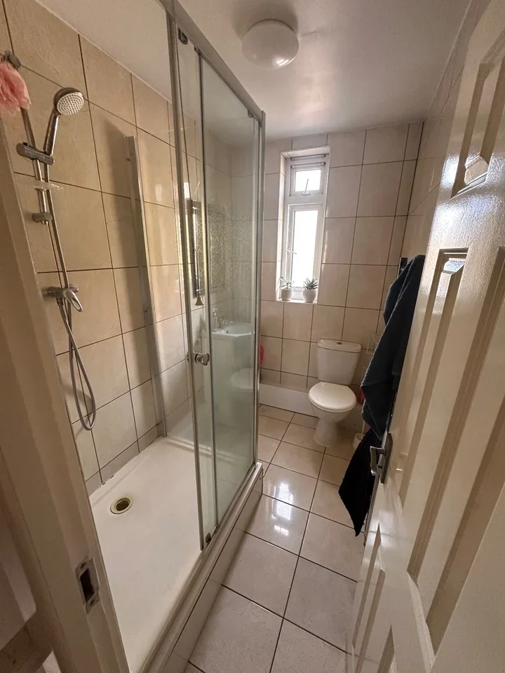 Room Pencraig Way in Greater London