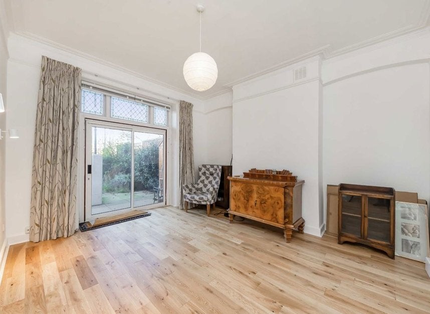Flat Lissenden Gardens in Greater London