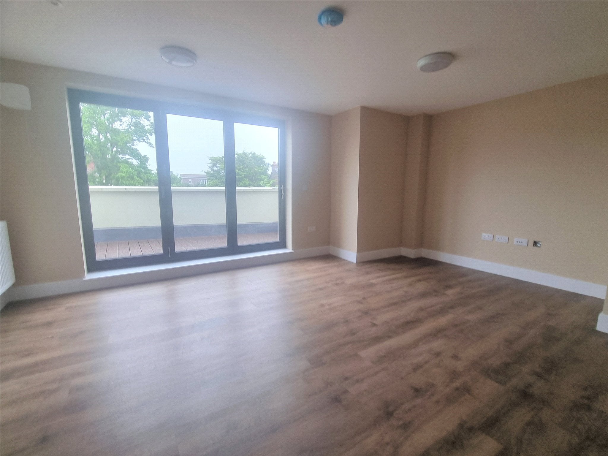 Flat Croft Avenue in Greater London