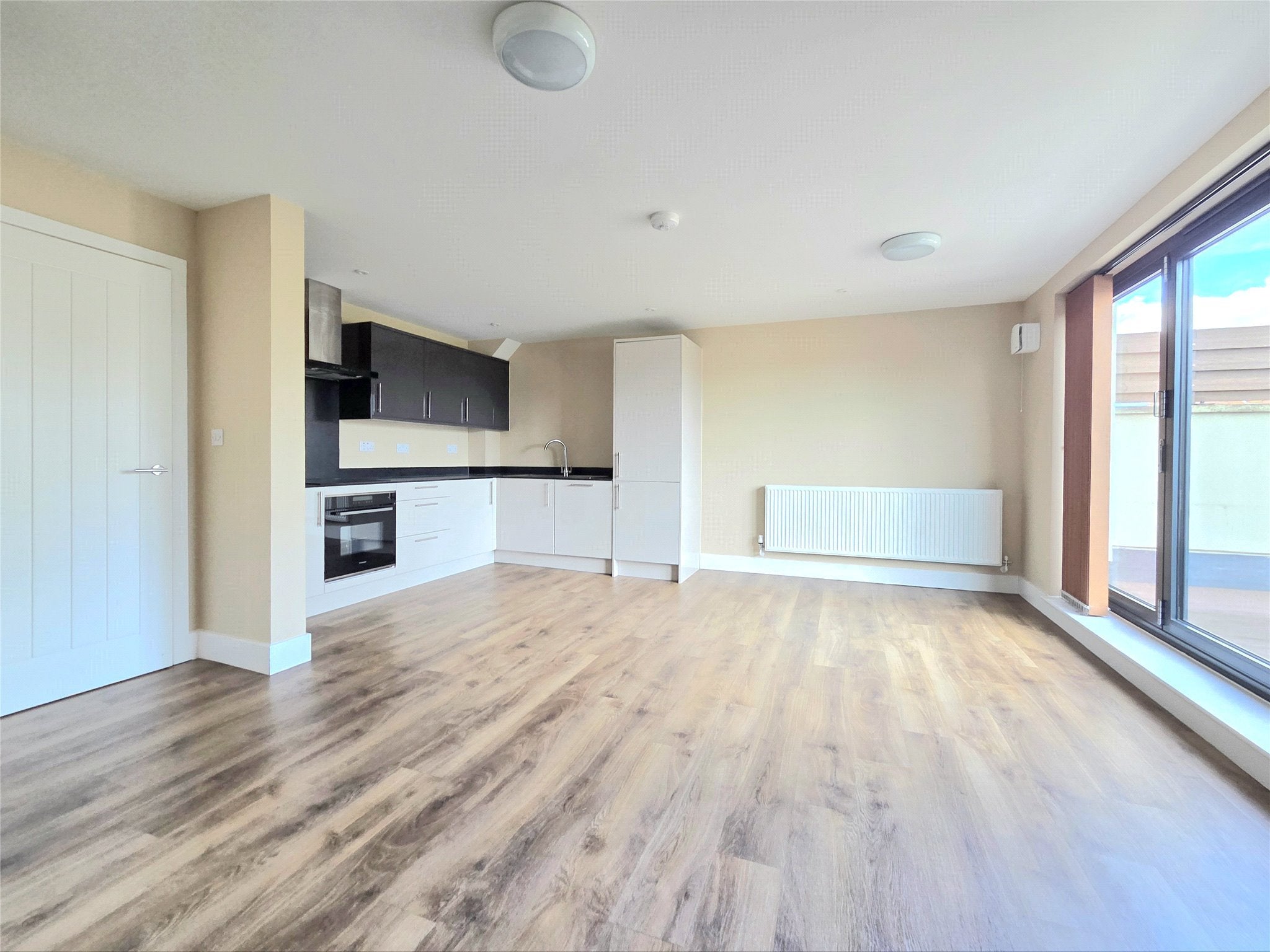 Flat Croft Avenue in Greater London