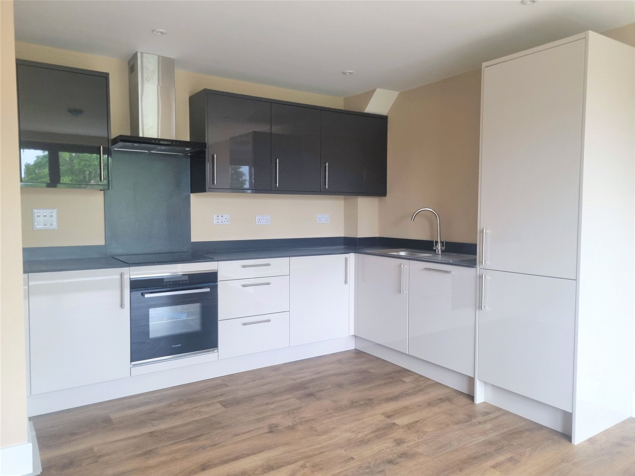 Flat Croft Avenue in Greater London