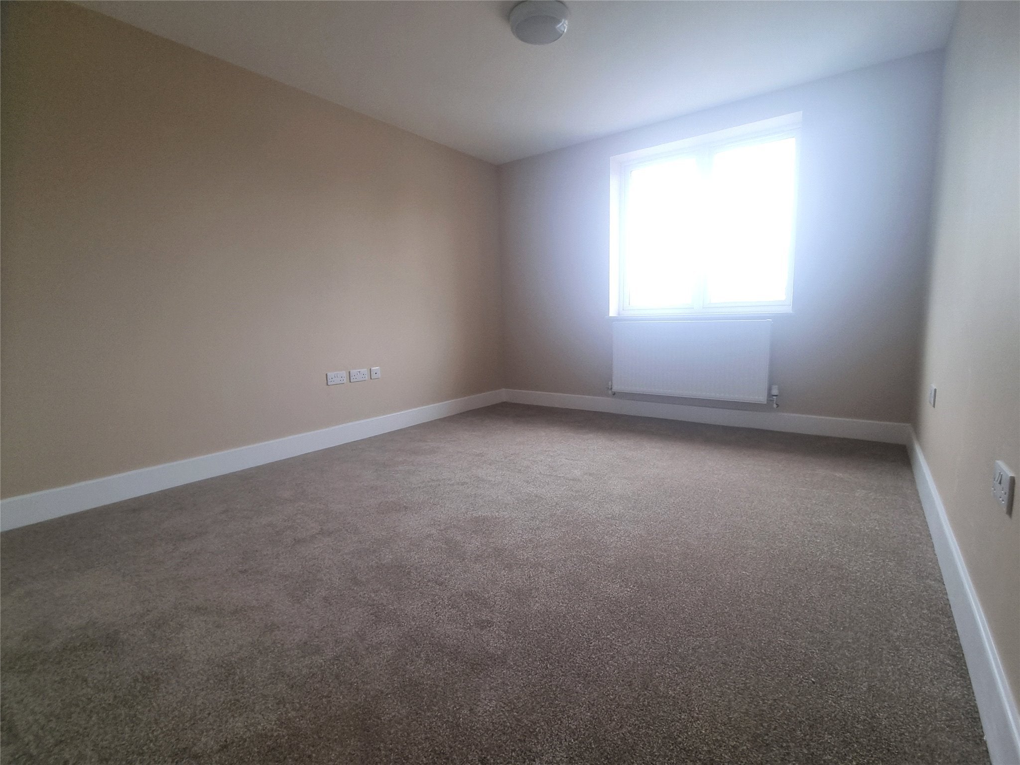 Flat Croft Avenue in Greater London