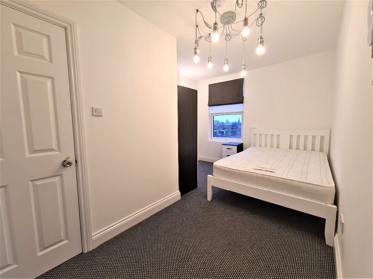 Room Willesden Lane in Greater London