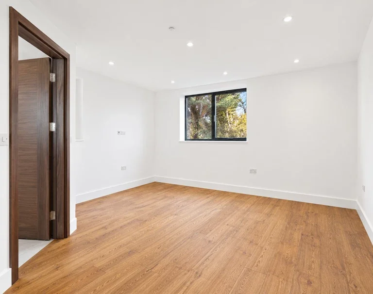 Flat Bushey Grove Road in Hertsmere