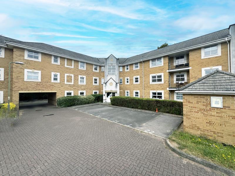 Flat International Way in Sunbury-on-Thames