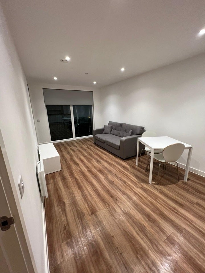 Flat Elmira Way in Salford