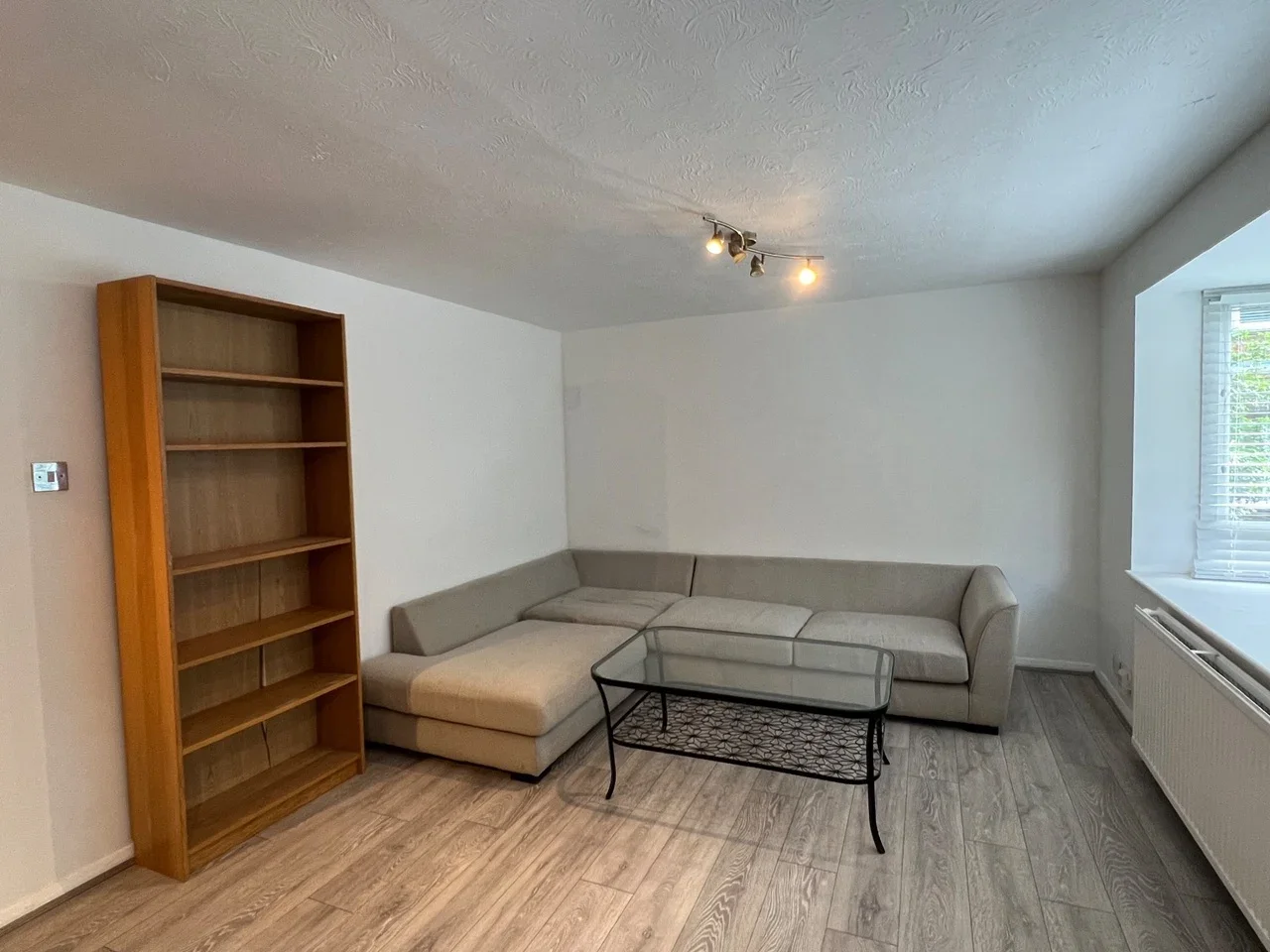 Flat Laburnum Close in Greater London
