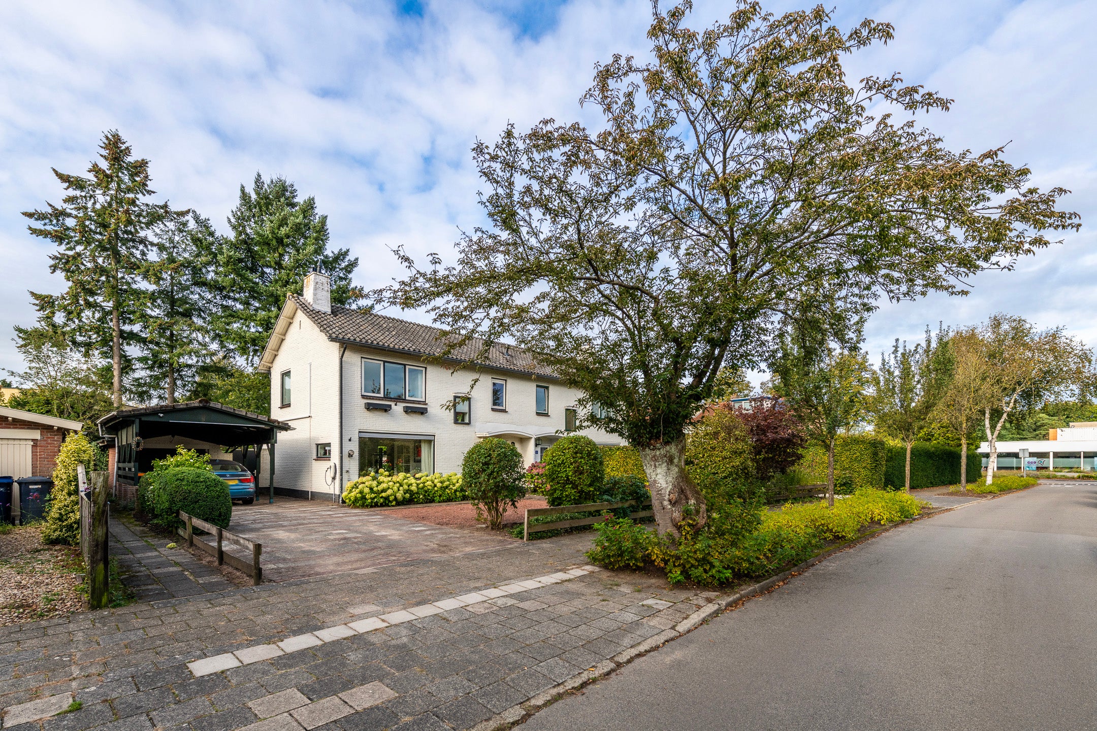 Twee-onder-één-kap te koop: Burg. Van Holthelaan 3, Zeist