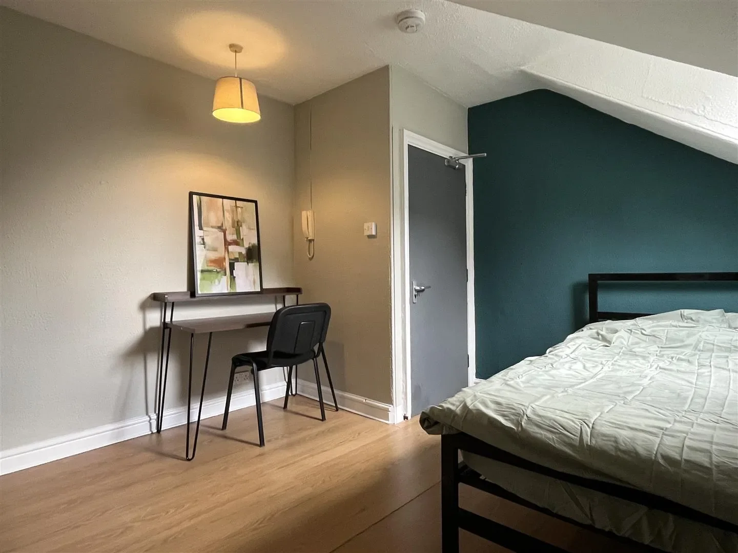 Room College Grove Road in Wakefield
