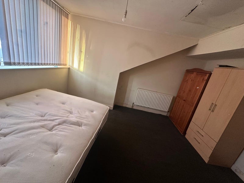Room Lapage Street in Bradford