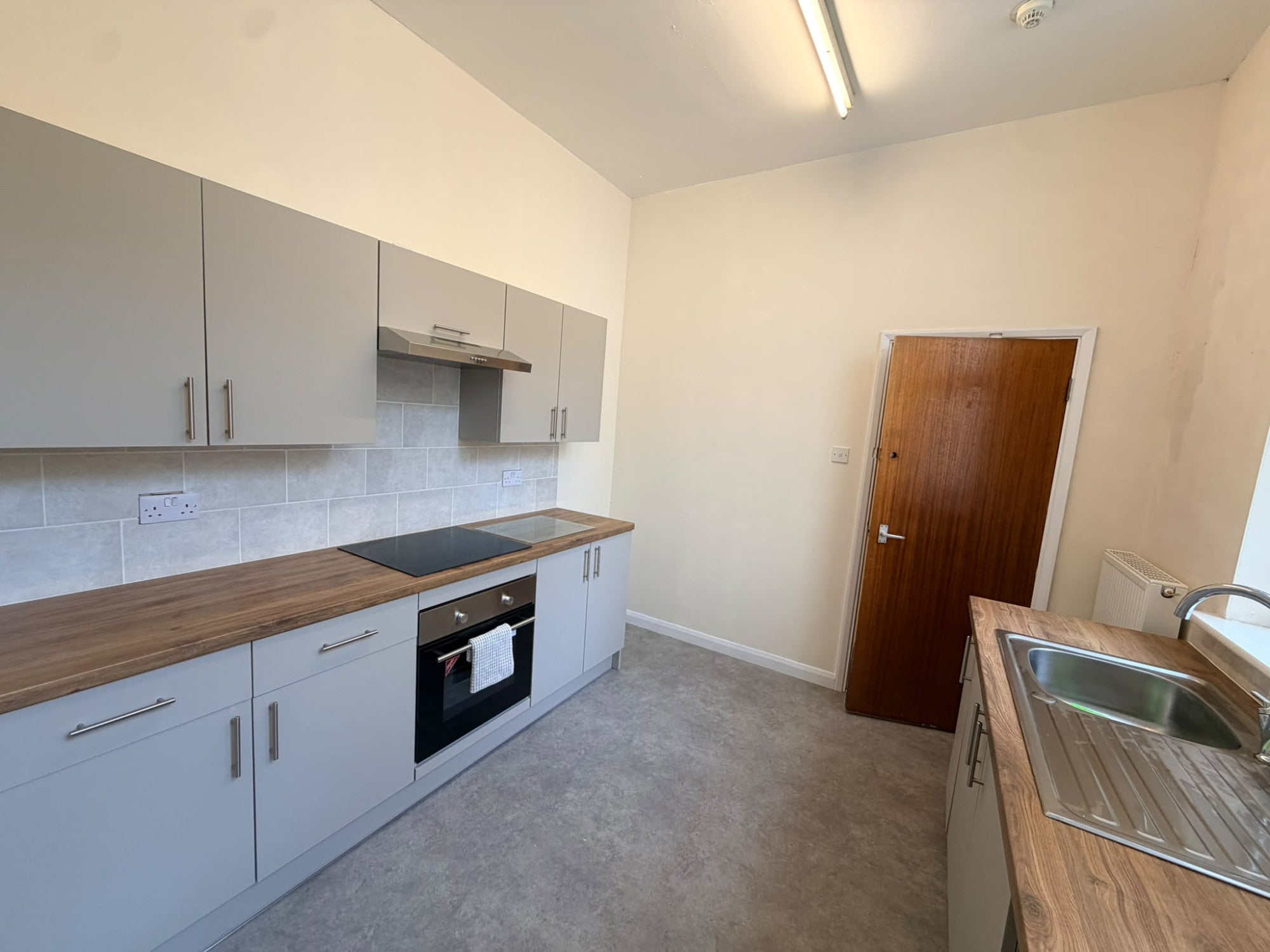 Flat Pearson Avenue in Hull