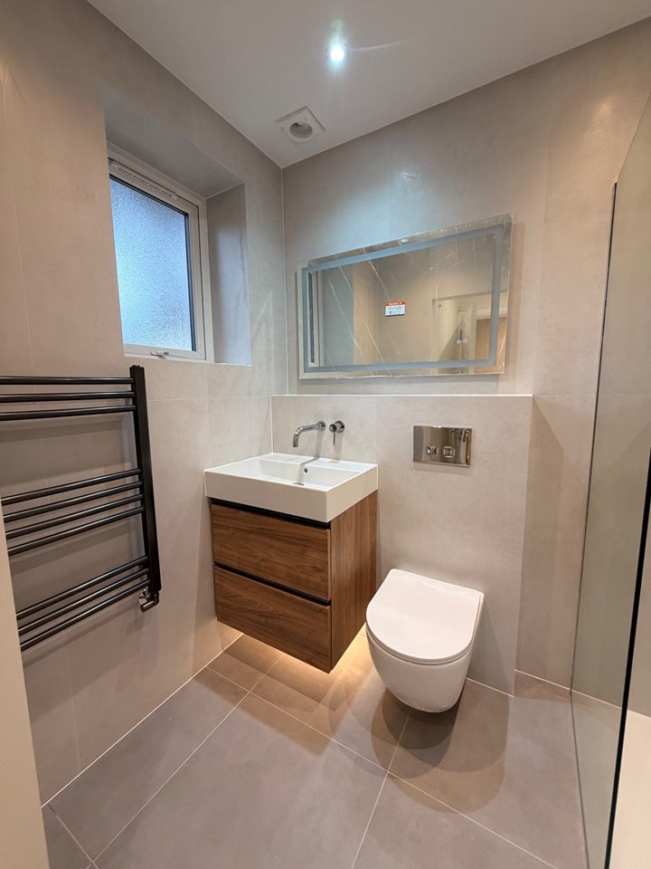 Flat Merton Road in Greater London