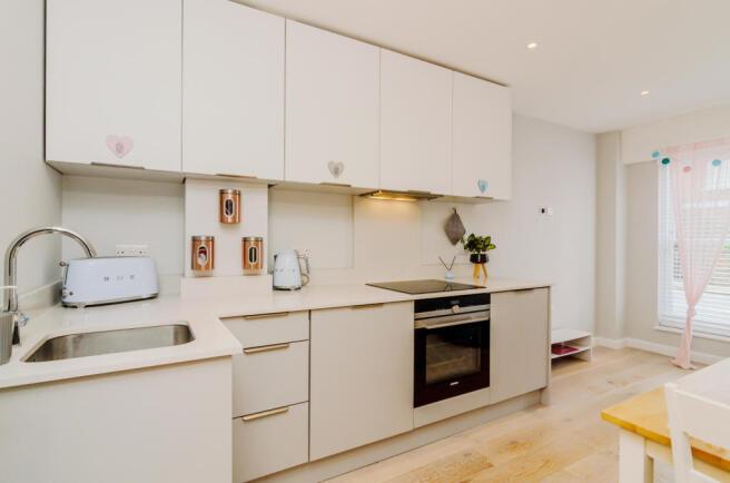 Flat Chertsey Street in Guildford