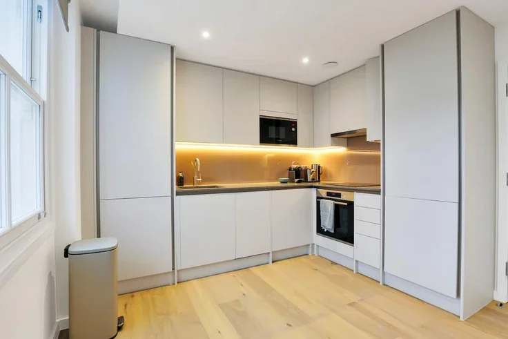 Flat Earl's Court Road in Greater London