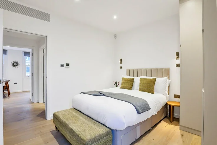 Flat Earl's Court Road in Greater London