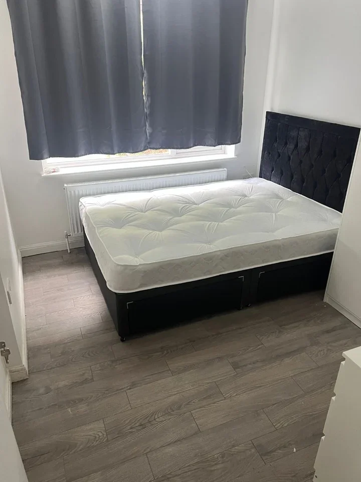 Room Greenshaw in Brentwood