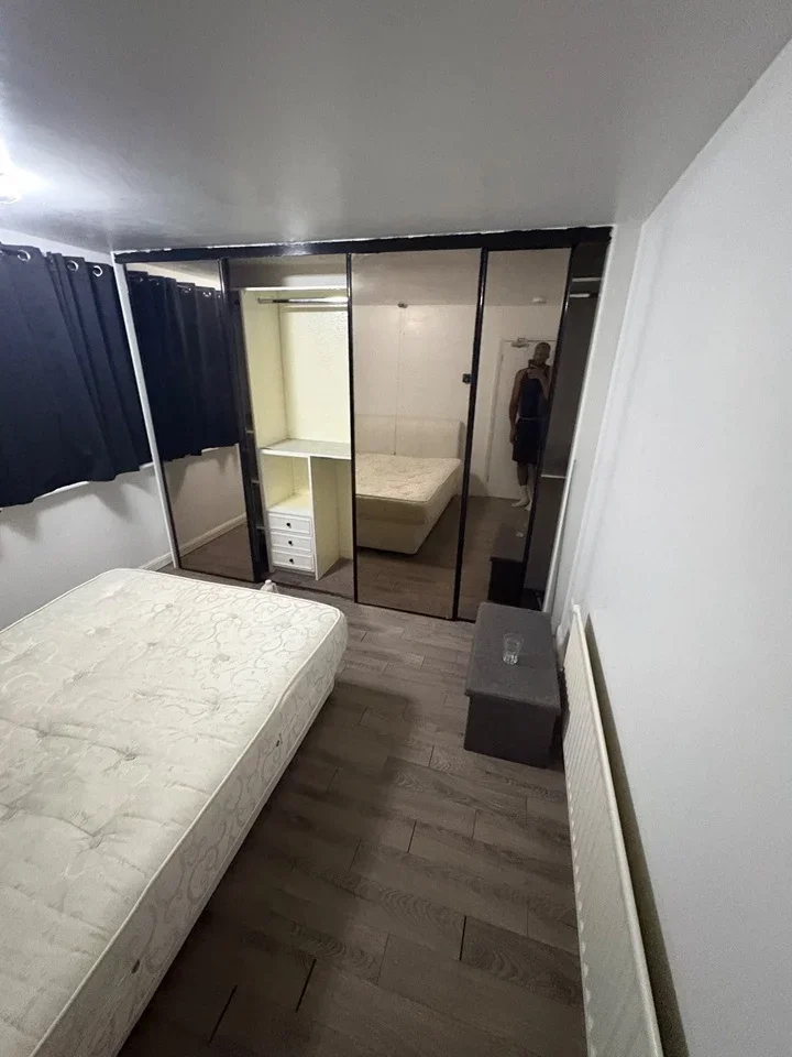 Room Greenshaw in Brentwood