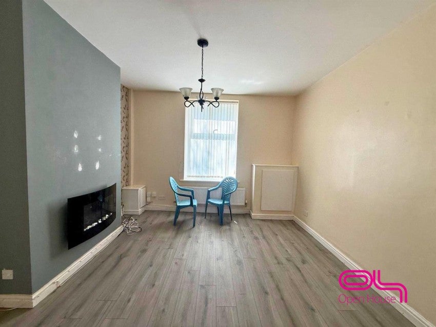 Flat Eden Street in Bolton