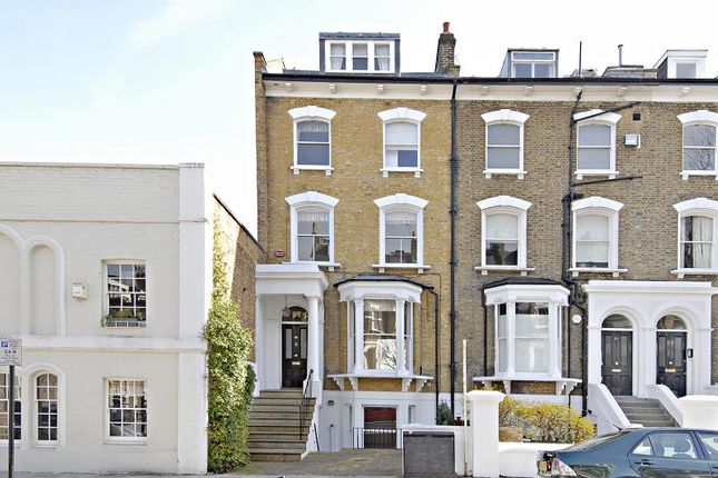 Flat Steele's Road in Greater London