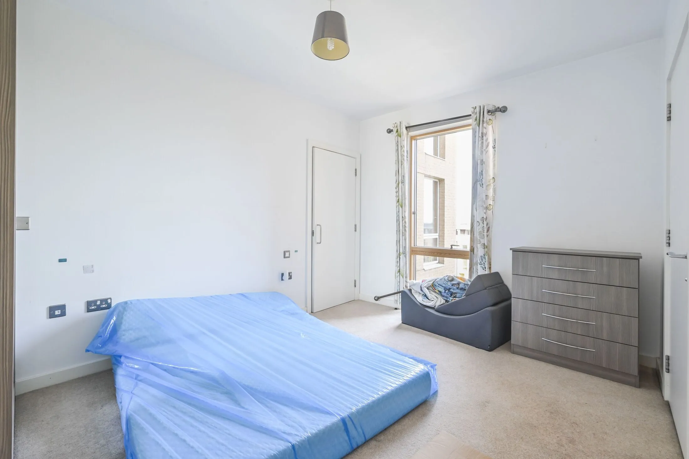 Flat Brent Road in Greater London