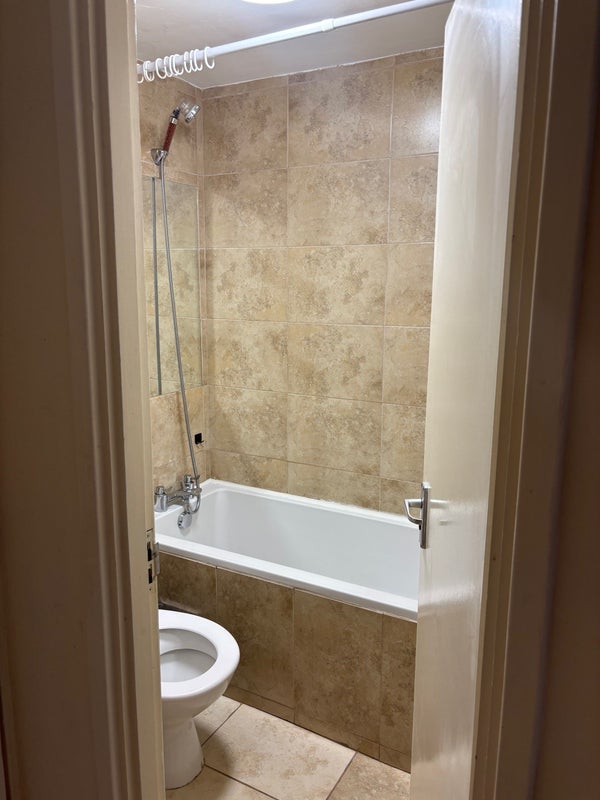 Room Malden Crescent in Greater London