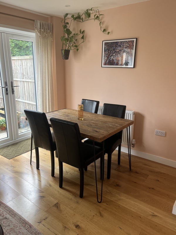 Room Long Close in Bristol