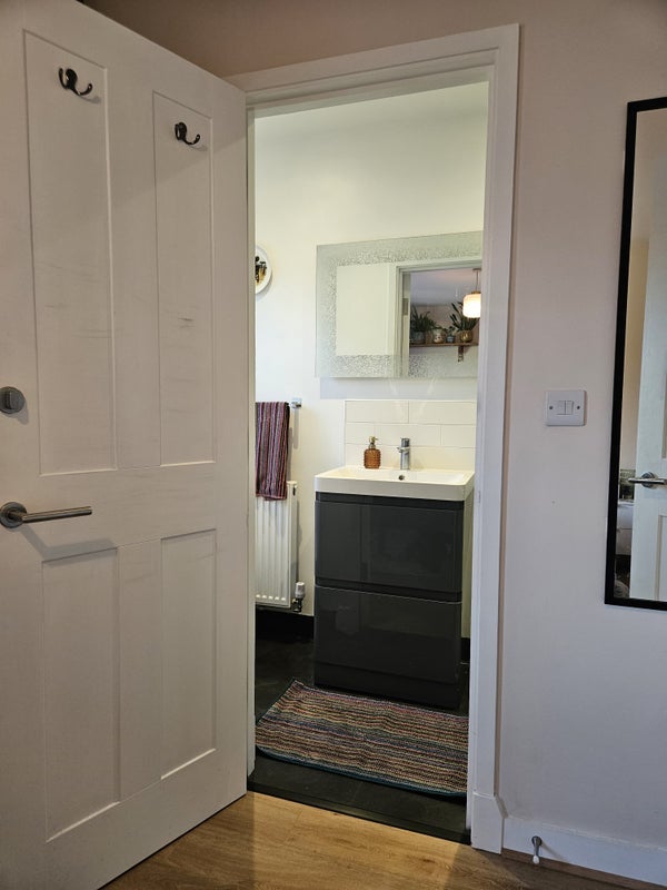 Room Long Close in Bristol