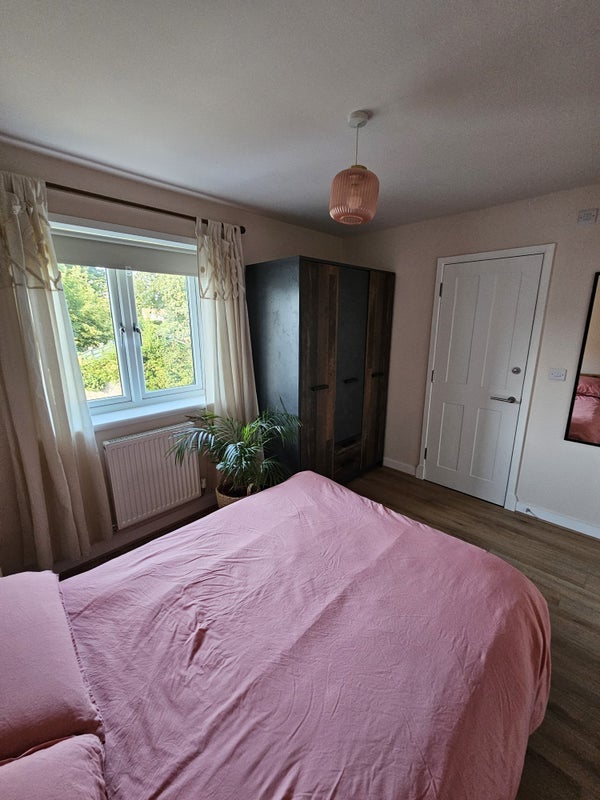Room Long Close in Bristol