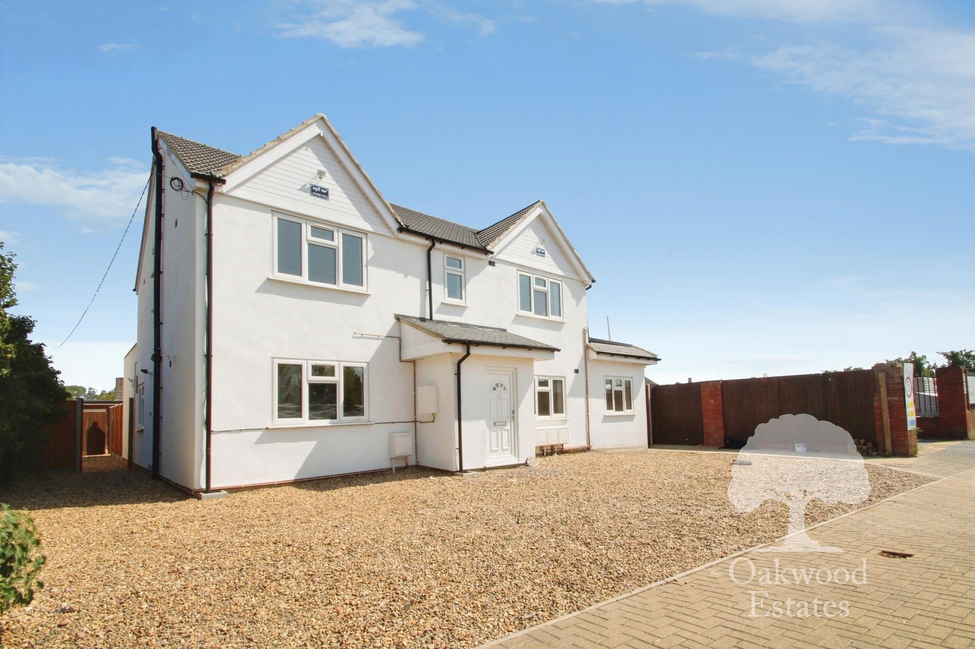 Flat Sutton Lane in Slough