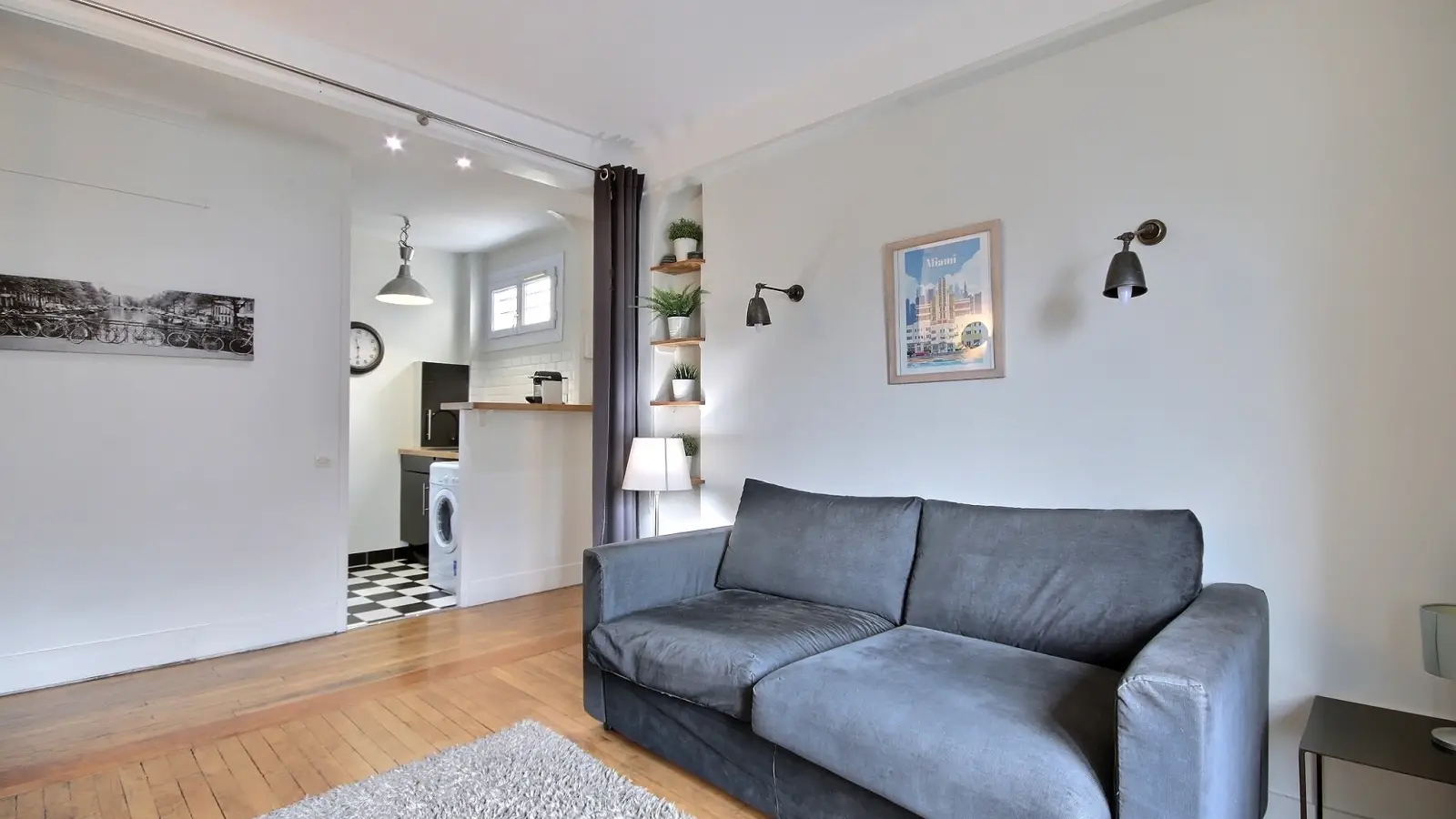 Flat Rue Mansart in Paris