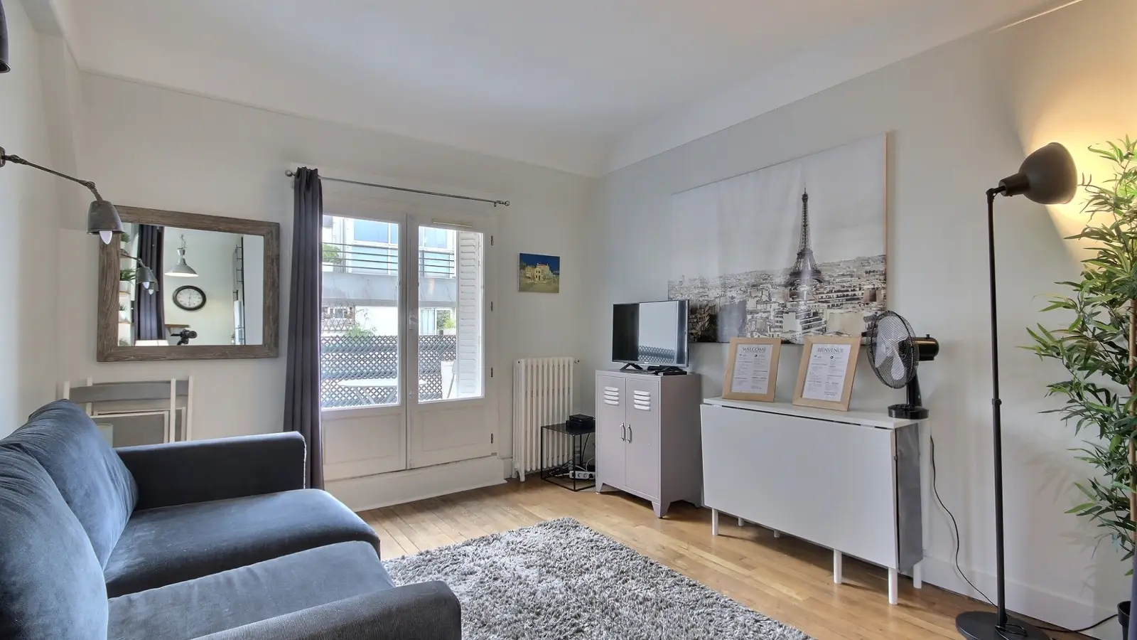 Flat Rue Mansart in Paris